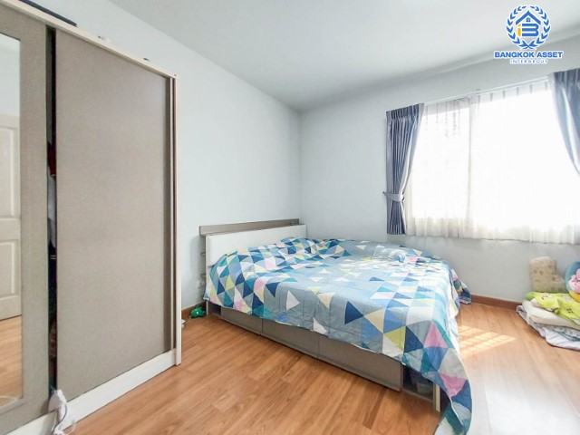 *****ทาวน์เฮ้าส์มือสองนนทบุรี ม.เดอะคัลเลอร์ พรีเมี่ยม บางกรวย-ไทรน้อย เนื้อที่กว้าง 20 ตร.ว. ฟังก์ชัน 3 ห้องนอน 2 ห้องน้ำ ที่จอดรถ 2 คัน บ้านคุณภาพจากแบรนด์ Areeya ฟรีแอร์! สภาพสวยพร้อมเข้าอยู่ หน้าโครงการติดถนนใหญ่ เชื่อมต่อถนนบางกรวย-ไทรน้อย ถนนชัยพฤกษ์ ถนนบางบัวทอง-สุพรรณบุรี